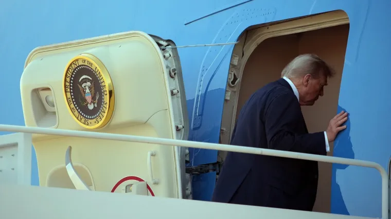 Uzbuna tijekom Trumpovog leta, snimljen dramatičan razgovor kontrole leta i pilota: 'Pazite...'