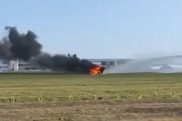 Sudarila se dva leteća automobila: Vatra progutala olupinu, pogledajte snimke