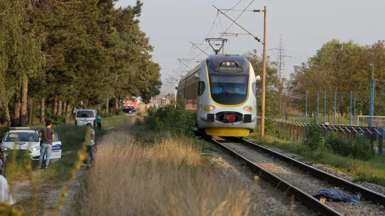 Incident na putničkom vlaku prema Dugom Selu: Kamenom razbili staklo, policija provodi istragu
