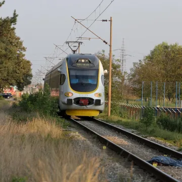 Incident na putničkom vlaku prema Dugom Selu: Kamenom razbili staklo, policija provodi istragu