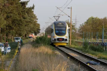Incident na putničkom vlaku prema Dugom Selu: Kamenom razbili staklo, policija provodi istragu