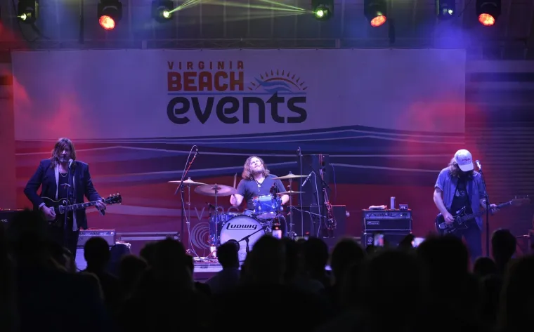 Kaos u zagrebačkom baru: Frotmen kultnog benda razbio klavijature i naprasno prekinuo koncert