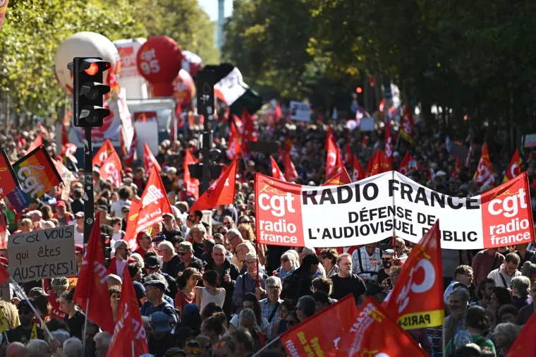 Opsadno stanje: 80.000 policajaca, 140 uhićenih, vodeni topovi i krvavi obračun na ulicama