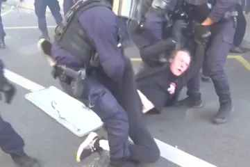 Gotovo milijun građana na ulicama, policija očekuje dugu noć i - strahuje