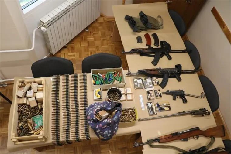 Arsenal pušaka, 2102 komada streljiva, duhan... Pogledajte ovaj ulov požeške policije