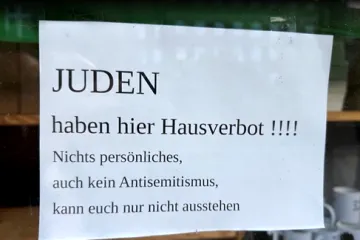 Vlasnik trgovine u Njemačkoj postavio skandalozan natpis: 'Židovima je ulaz zabranjen!'
