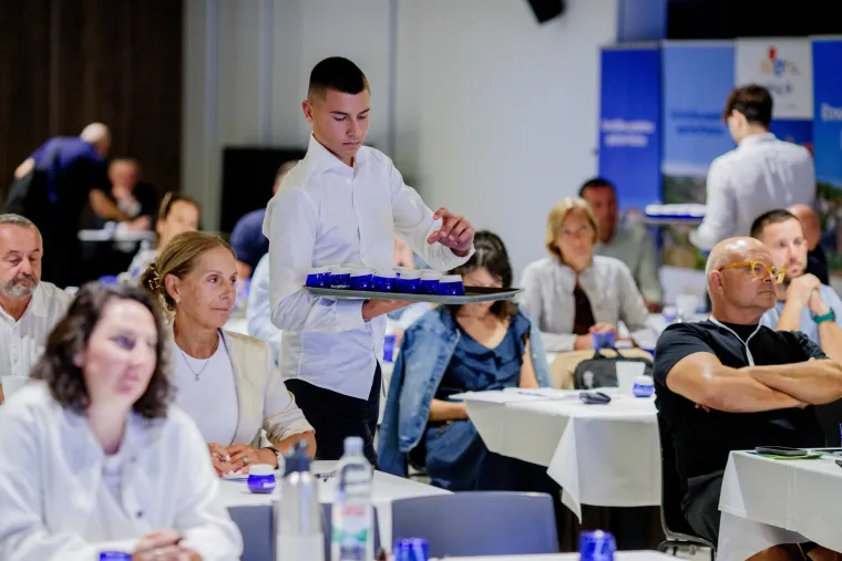 Brač u znaku maslina: Svjetski simpozij u Postirama okupio elitu maslinarstva