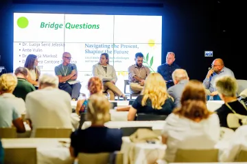 Brač u znaku maslina: Svjetski simpozij u Postirama okupio elitu maslinarstva