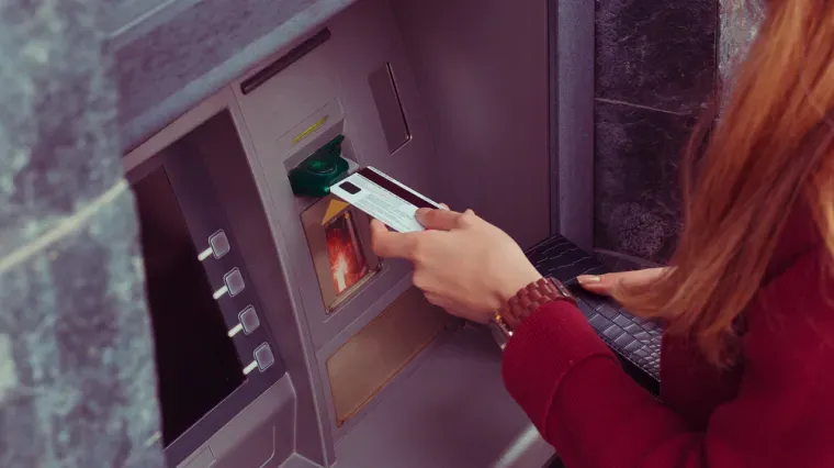 Doznajte koliko traje prijenos sredstava između banaka i zašto ponekad trebaju dani da novac sjedne