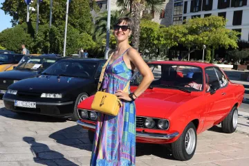 Invazija turista na hrvatski grad, a uglancani oldtimeri privlačili poglede