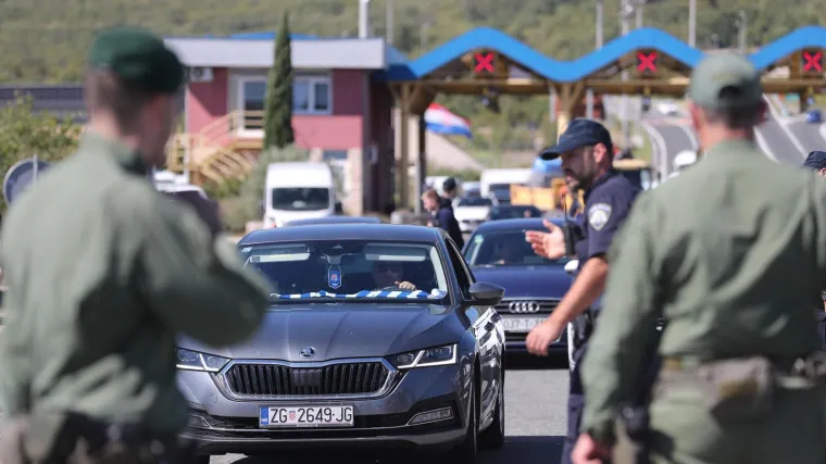 Navijači Dinama približili se Splitu, policije ima na sve strane: Evo kako to izgleda