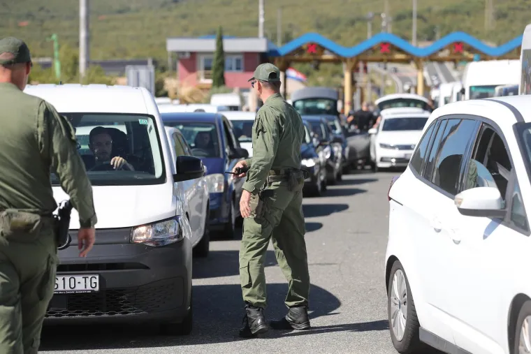 Navijači Dinama približili se Splitu, policije ima na sve strane: Evo kako to izgleda