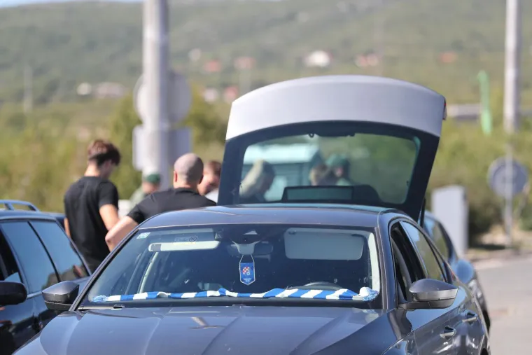Navijači Dinama približili se Splitu, policije ima na sve strane: Evo kako to izgleda