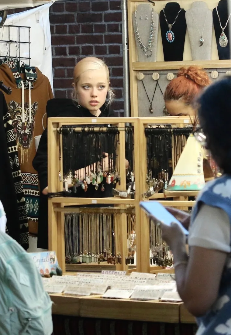 Kći Angeline Jolie pokazala novi imidž: Promijenila boju i dužinu kose i stavila piercing