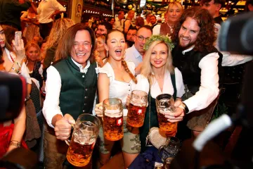 Oktoberfest ludilo! Tko preživi – pričat će: Krigla piva 15 eura, a opet sve puno