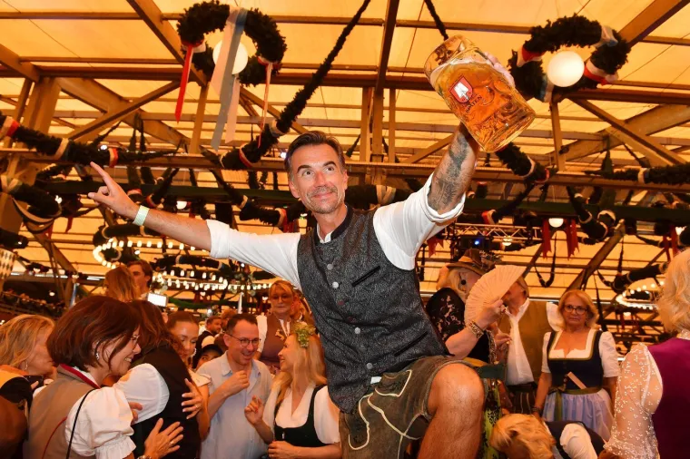 Oktoberfest ludilo! Tko preživi – pričat će: Krigla piva 15 eura, a opet sve puno