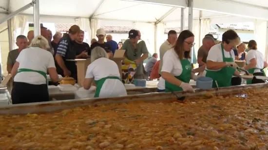 Na Zeljarijadi u Vidovcu predstavljena mega sarma duljine čak 1400 metara: Potrošili 1,2 tone namirnica