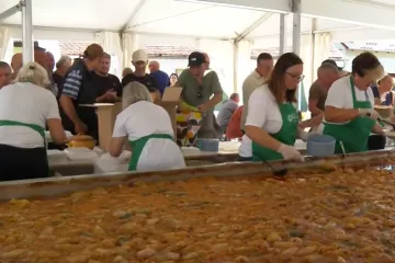 Na Zeljarijadi u Vidovcu predstavljena mega sarma duljine čak 1400 metara: Potrošili 1,2 tone namirnica