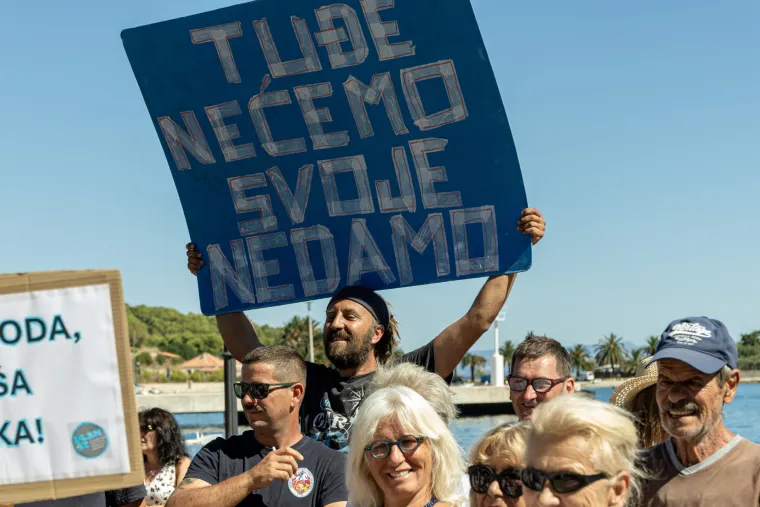 'Ako nam uzmete vodu, kako ćemo piti bevandu? 'Višani ogorčeni zbog vodovoda, Ministarstvo ima novi prijedlog