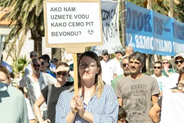 'Ako nam uzmete vodu, kako ćemo piti bevandu? 'Višani ogorčeni zbog vodovoda, Ministarstvo ima novi prijedlog