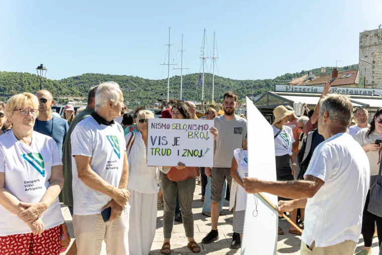 'Ako nam uzmete vodu, kako ćemo piti bevandu? 'Višani ogorčeni zbog vodovoda, Ministarstvo ima novi prijedlog