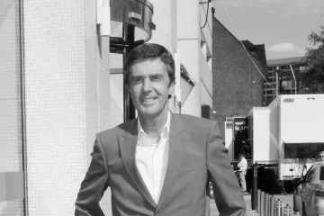 Preminuo britanski voditelj John Stapleton