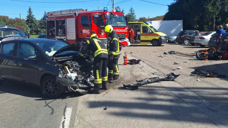 Užasni prizori: Strašan sudar automobila i motocikla, intervenirali i vatrogasci