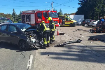 Užasni prizori: Strašan sudar automobila i motocikla, intervenirali i vatrogasci