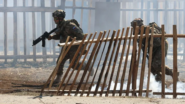 Trese ih neviđeni skandal: Teroristi &scaron;etali po vojarni, a nitko nije ni trepnuo