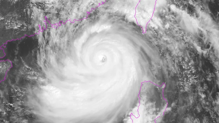 Spremaju se za najgore, strašni supertajfun sve je bliže. Police u dućanima prazne, škole zatvorene