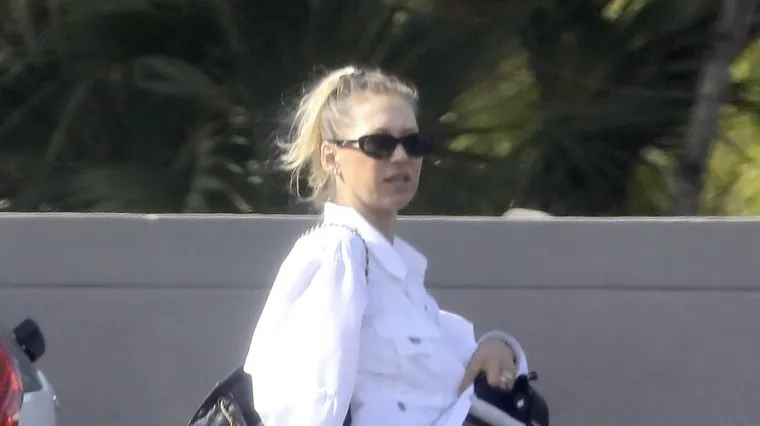 Anna Kournikova viđena u javnosti nakon vijesti o četvrtom djetetu: Skrivala trudnički trbuh