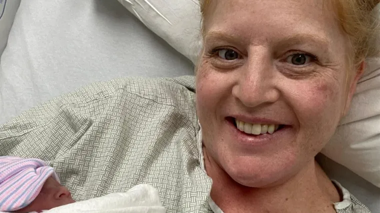 Preživjela rak, rekli joj da je neplodna, a onda - čudo! U 47. godini saznala da je trudna