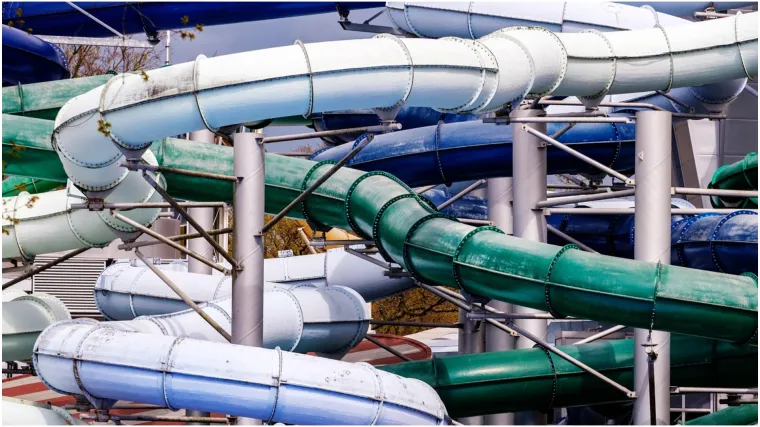 Noćna mora na putovanju iz snova: Putnica ostala zarobljena u toboganu iznad oceana