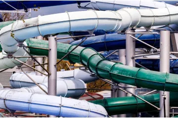 Noćna mora na putovanju iz snova: Putnica ostala zarobljena u toboganu iznad oceana