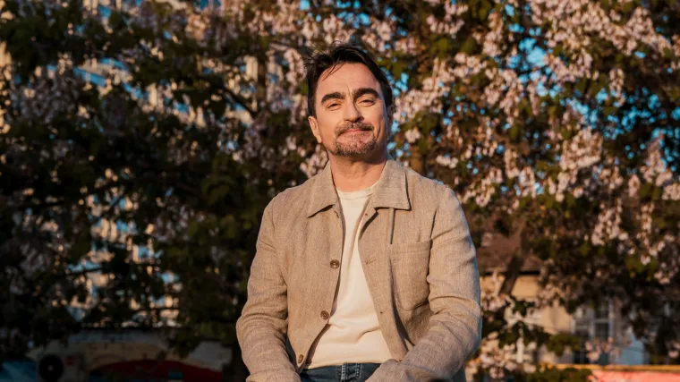 Premijera Joline pjesme 'Od malih nogu': Prvi put mu se pridružuju sin i kći