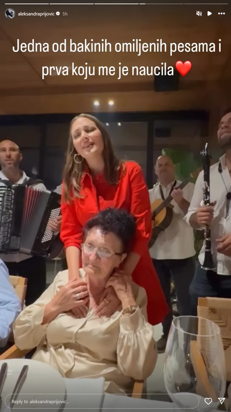 Aleksandra Prijović pokazala 'liniju' samo 20 dana nakon poroda