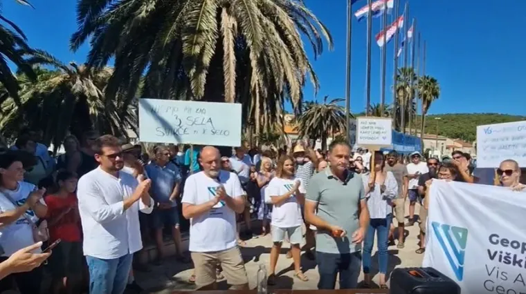 Vodovod Vis ugašen nakon 60 godina, ali Višani ga ne daju: Najavljuju borbu do kraja