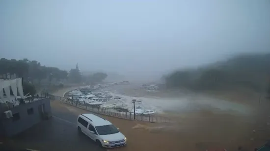 Nevrijeme poharalo Dalmaciju: Zatvoren dio magistrale, katamaranska linija u prekidu