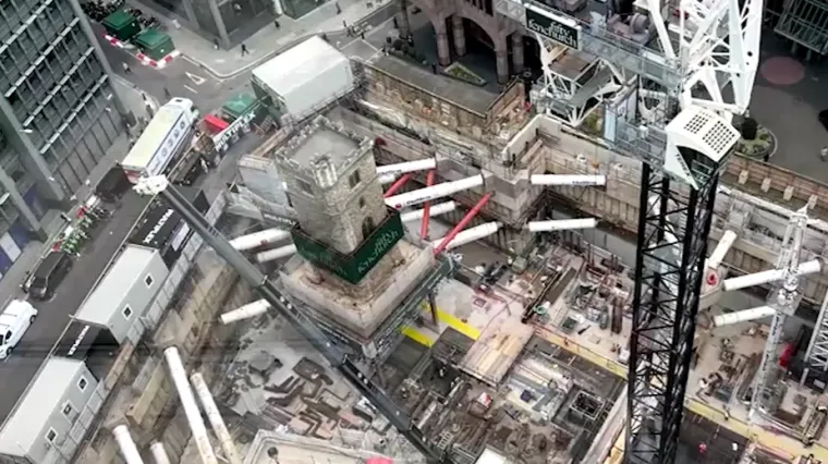 Nije za one slabog srca: Prastari toranj digli 14 metara u zrak da naprave temelje za još veću mrcinu