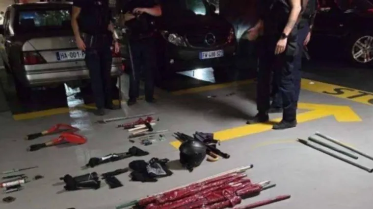 Preko 100 uhićenih navijača: Pronađeni bokseri, dimne bombe, šipke...