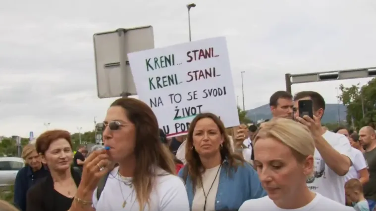 Mještani Podstrane na nogama: 'Već 25 godina slušamo obećavanja. Nećemo više čekati'