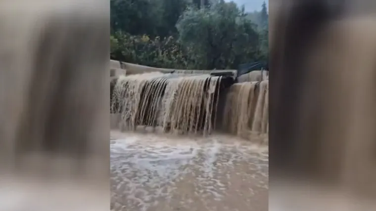 Kaos diljem obale: Potopljeni brodovi i brodice, kuće se branile zečjim nasipima