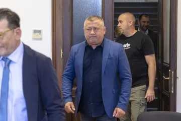 Novi detalji sa suđenja: Zašto je Dekanić zvao šefa policije nakon prometne nesreće?