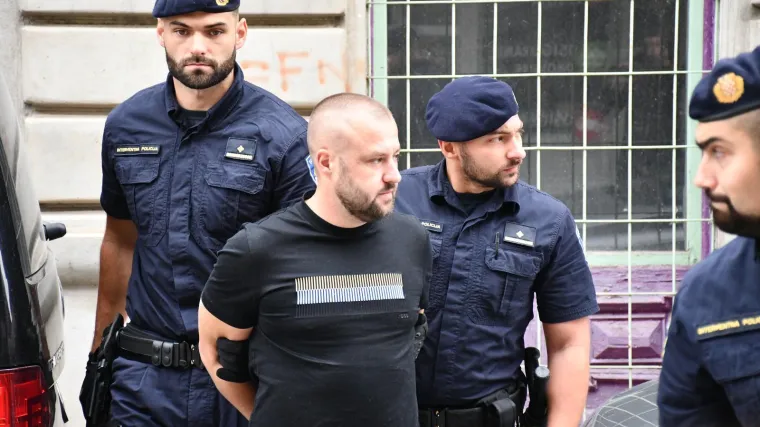 Pogledajte privođenje muškarca osumnjičenog za ubojstvo kod Slavonskog Broda