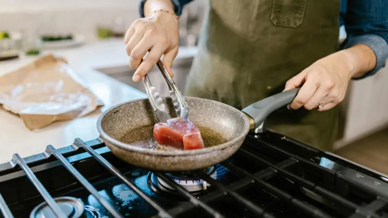 Koliko je sigurno posuđe koje koristite? Stručnjaci otkrivaju na što trebate obratiti pažnju
