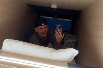 Prespavao je u 'kapsuli': Influencer otkrio kako prenoćiti u srcu Londona za samo 23 eura