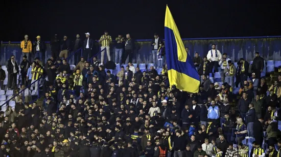 Prošlo ispod radara: Na Maksimiru se među navijačima Fenera pojavio čovjek s majicom Hajduka