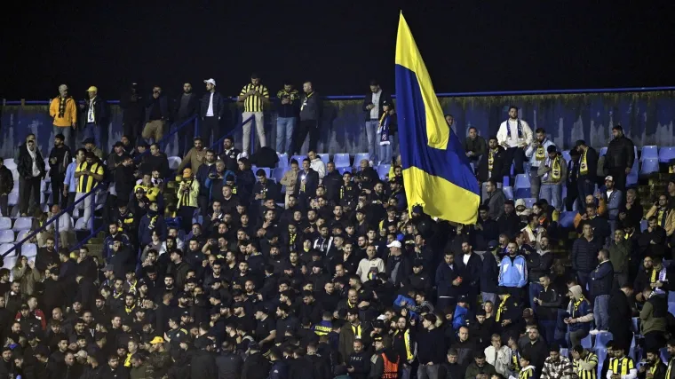 Na Maksimiru se među navijačima Fenera pojavio čovjek s najomraženijom majicom za svakog Boysa