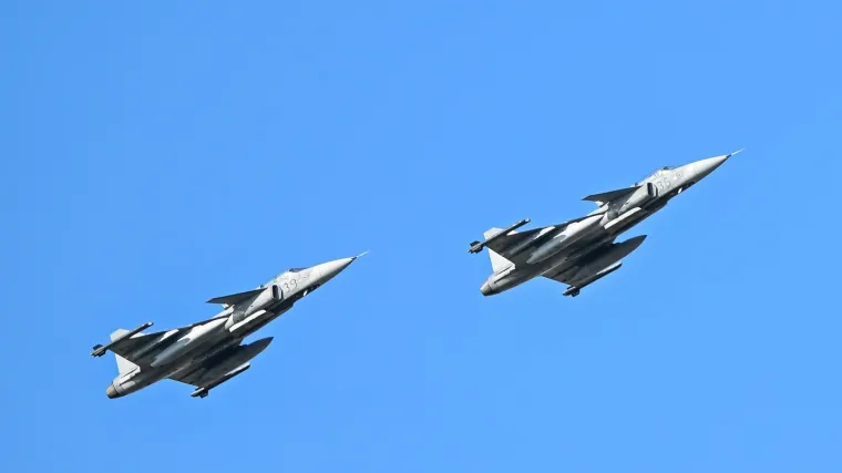 Flota ruskih borbenih aviona opasno se približila NATO prostoru! Presreli ih - Mađari