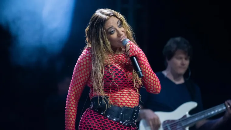 Uzela škare u svoje ruke i šokirala fanove: Ovako Ana Nikolić izgleda nakon drastičnog poteza